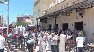 طاهر أبو زيد يشيع جثمان زوجته من مسجد الرفاعى بالعريش | فيديو وصور 