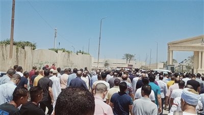 خلال تشييع جثمانه.. حزن وبكاء وإغماء بين أسرة أشيك بائع فريسكا في الإسكندرية | صور 
