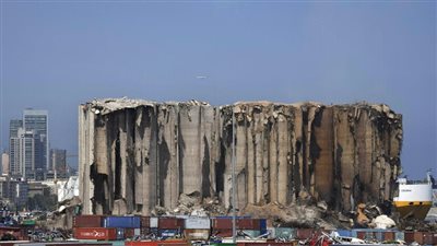 انهيار صوامع مرفأ بيروت.. الجوع يهدد اللبنانيين فى ذكرى انفجار نترات الأمونيوم | فيديو