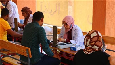 قافلة طبية توقع الكشف على 2753 مواطنا في سوهاج | صور 