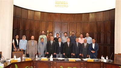 مجلس جامعة الإسكندرية يكـرم هيئة التدريس وأطباء الطوارئ بالمستشفيات الجامعيـة 