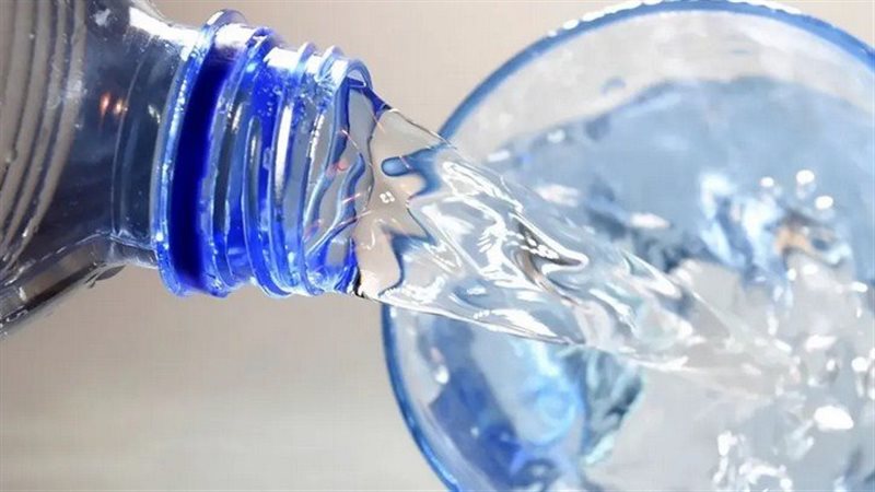 مخاطر كثرة شرب الماء
