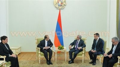 السفير المصري يسلم أوراق اعتماده للرئيس الأرميني