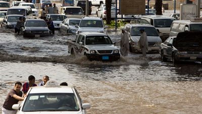 مصرع طفل وإصابة 7 وفقد شخصين حصاد سيول 