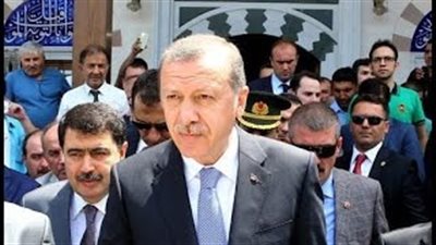 بالفيديو..أردوغان يؤدي صلاة الجمعة بمسجد السلطان أحمد في إسطنبول
