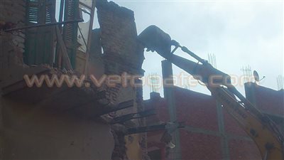 بالصور.. استمرار حملة إزالة العقارات الآيلة للسقوط بالشرقية