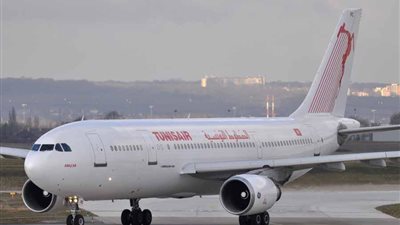 عطل فني يؤخر إقلاع رحلة الخطوط التونسية 14 ساعة بمطار القاهرة