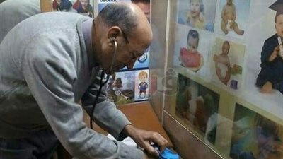 طبيب بعابدين يرفع قيم الإنسانية: الكشف بـ5 جنيهات والعلاج مجاني (صور)