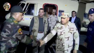 عودة وزيري الدفاع والداخلية من سيناء بعد استهداف مطار العريش (فيديو)
