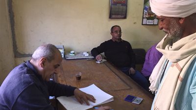 «قوى قنا» تنهي صرف منحة المولد النبوي للعمالة غير المنتظمة (صور)