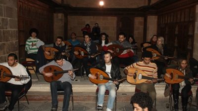 اليوم.. أساتذة بيت العود العربي في بيت الهراوي