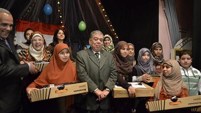 بالفيديو..تكريم أوائل الشهادة الابتدائية بالفيوم