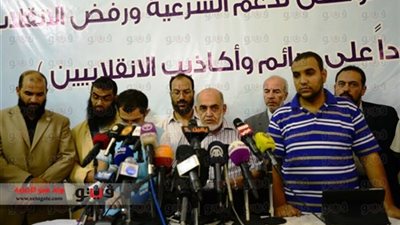 انقسامات داخلية وخارجية حول 