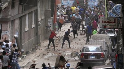 اشتباكات بين الأهالي وعناصر 