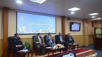 الداخلية في ندوة «رؤية عصرية لحقوق الإنسان».. مساعد الوزير: ملتزمون بتطبيق القانون.. الدستور الضامن الوحيد لتطبيق الحقوق.. شحاتة: توفير الرعاية الصحية للسجناء.. وإعادة تأهيلهم للاندماج في ال