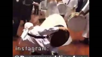 بالفيديو.. عروس تُشعل حفل زفافها بالرقص على «الدبكة»