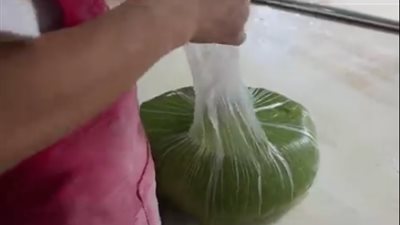 طاهٍ يبهر رواد فيس بوك بطريقة صنع المكرونة الإسبانية (فيديو)