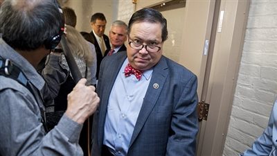 الكونجرس يواجه فضائح أعضائه بالأموال