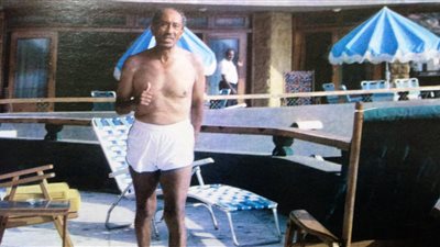 بالصور.. علاقة رؤساء مصر بـ«البحر».. «نجيب» لا يعرف «الاستجمام».. صورة وحيدة لـ«ناصر» على الشاطئ.. «الرئيس المؤمن» بـ«المايوه».. شاطئ خاص لـ