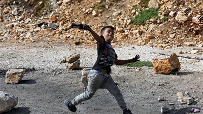 أسلحة أطفال فلسطين لمواجهة الاحتلال.. «عهد» تصفع الجنود.. 20 إسرائيليا يعتقلون «فوزي الجنيدي» بسبب الحجارة.. العبوات بدائية الصنع سيدة الموقف.. طفل الـ 5 أعوام يقصف مدرعة.. والدعاء