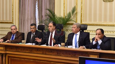 تفاصيل مؤتمر وزيري الصحة والمالية بمجلس الوزراء.. عماد: المنظومة الصحية كانت رديئة.. تطبيق قانون التأمين الشامل خلال ٦ أشهر ببورسعيد.. والجارحي: سنتحمل تكلفة علاج غير القادرين