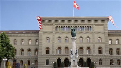 سويسرا ترفع التجميد عن أصول أموال مبارك