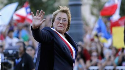 بالصور.. رئيسات دول تفوقن على نظائرهن الرجال.. «باشيليه» فازت بولايتين في تشيلي.. «هالون» حازت على شعبية كبيرة في فنلندا.. المرأة الحديدية «إلين جونسون» حصدت جائزة نوبل..