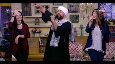وصلة رقص على الهواء لمذيعات «dmc» مع حجازى متقال (فيديو)