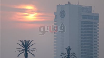 مباني القاهرة تتواري خلف الشبورة المائية ( صور)