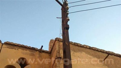 أهالي فاقوس بالشرقية يطالبون بنقل كابلات الكهرباء بعيدًا عن منازلهم