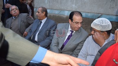 محافظ الدقهلية يقدم واجب العزاء لأسرة شهيد القنص (فيديو وصور)