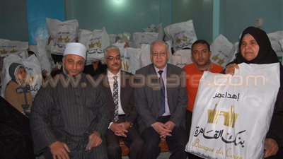 بنك القاهرة و«الأورمان» يوزعان بطاطين على غير القادرين بسوهاج