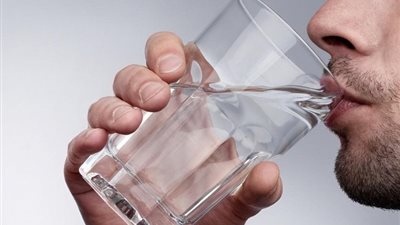 7 أعراض مرضية تدل على نقص الماء بالجسم