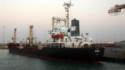 مصدر أمريكي: رصد زورق إيراني تفجيري قرب ميناء الحديدة