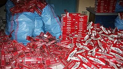 ضبط 36 ألف علبة سجائر غير صالحة بالبحيرة