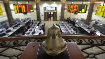 تباين مؤشرات البورصة بمنتصف التعاملات
