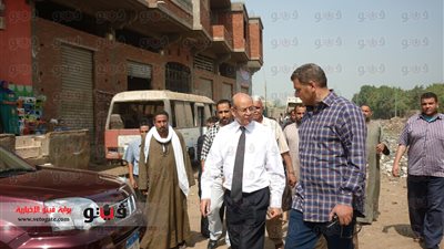 بالصور.. محافظ الجيزة يتفقد سيارتى هيئة النظافة والتجميل المحترقتين