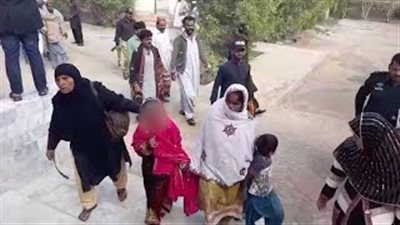 لحظة إنقاذ طفلة عمرها 10 سنوات قبل إجبارها على الزواج (فيديو)