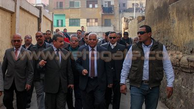 بالفيديو والصور .. أولياء أمور طلاب لمحافظ القاهرة: 