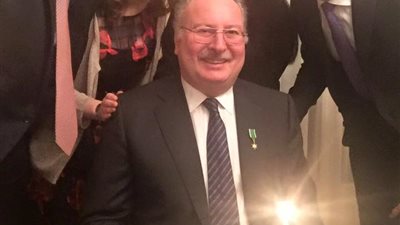 علم مصر السابق على تورتة عيد ميلاد الملك أحمد فؤاد