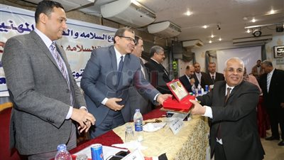 ختام فعاليات أسبوع السلامة والصحة المهنية بالمنوفية (صور)