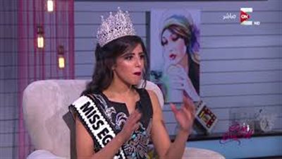 فرح صدقي تكشف حقيقة نظرتها بسخرية إلى ملكة جمال الكون (فيديو)