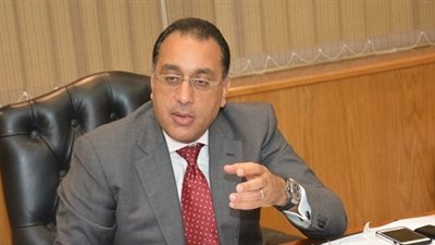 مدبولي يناقش الخطة الاستثمارية بالمحافظات خلال 2017