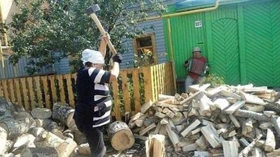 نساء يقمن بأعمال الرجال يثرن ضجة عبر الإنترنت (صور)