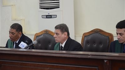 تأجيل محاكمة بديع و12 آخرين في «أحداث مكتب الإرشاد» لـ٤ يناير