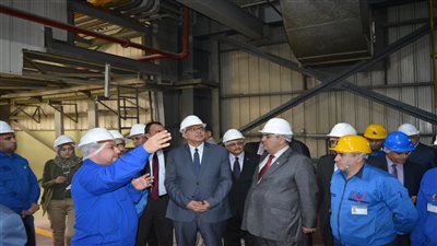 وزير القوى العاملة يتفقد 3 مصانع بالمنطقة الصناعية بقويسنا (صور)