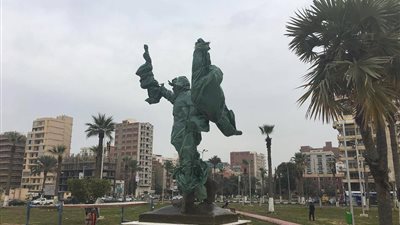 مستشار محافظ بورسعيد: وضع تمثالين بميدان الشهداء في العيد القومي (صور)