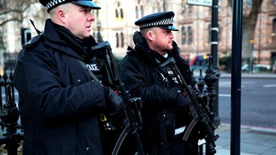 سيارة مشبوهة بالقرب من قصر بكنجهام تثير الرعب في بريطانيا