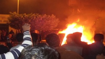 مجهولون يشعلون النيران في 3 سيارات نظافة بالجيزة