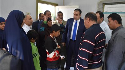 محافظ الفيوم يرصد تغيب 58 طبيبا بمستشفى سنورس المركزي